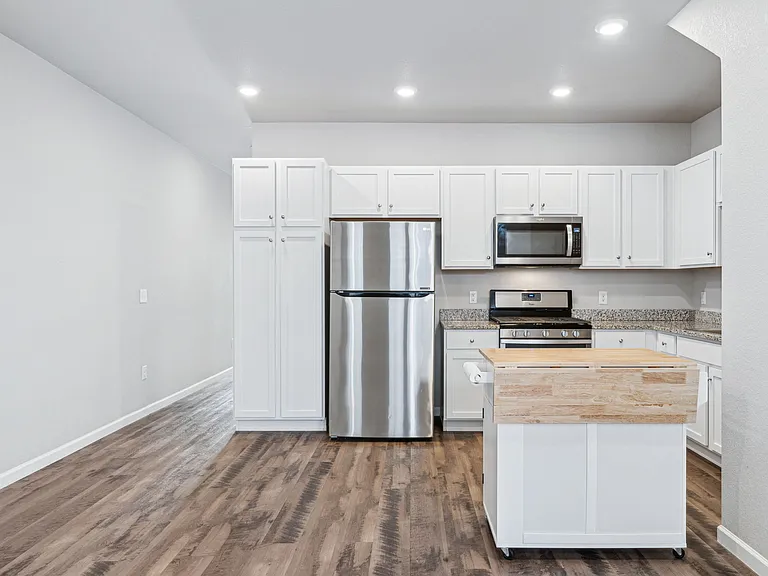 1050 Oak Cir — Photo 13