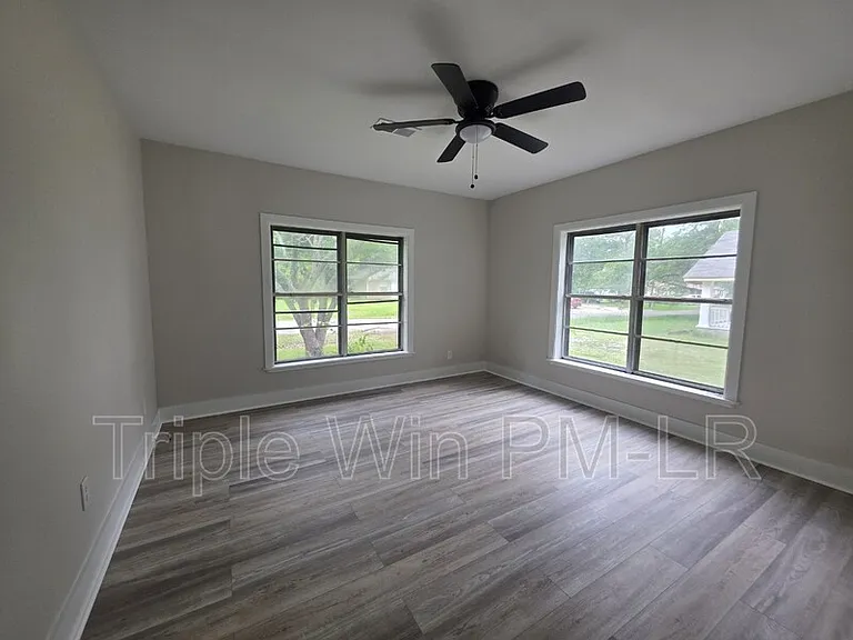 104 E Georgia St — Photo 25