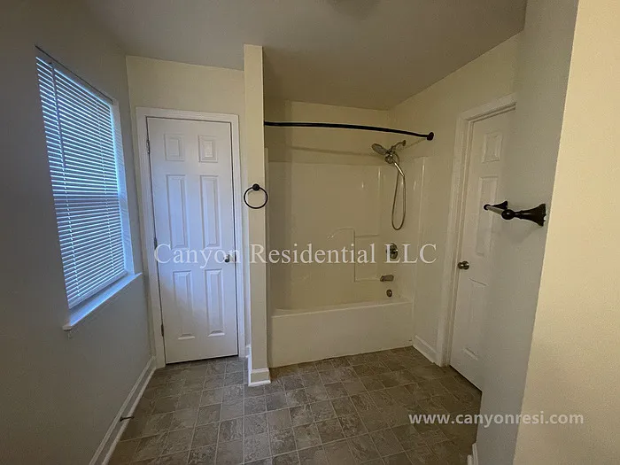 1604 Cedrow Dr — Photo 13