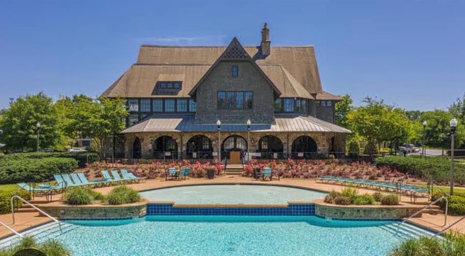 2nd image of 650 Dekalb St Unit 1401