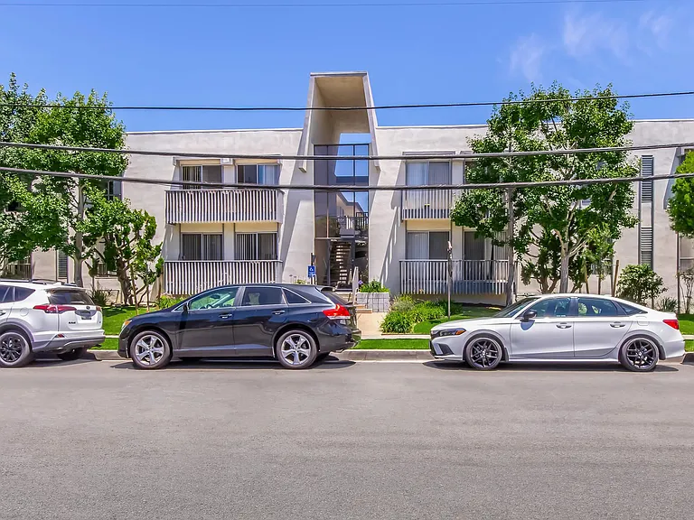 Ocean West Apartments — Photo 15