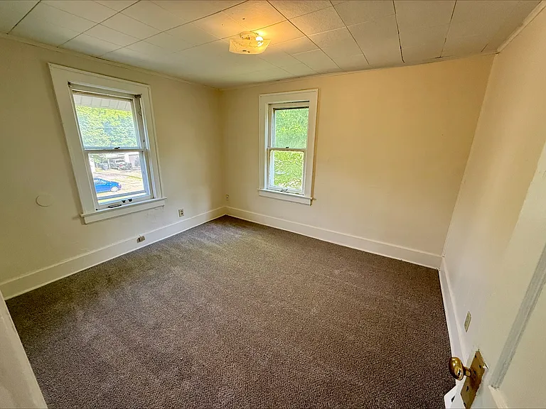 1215 Pondview Ave — Photo 6