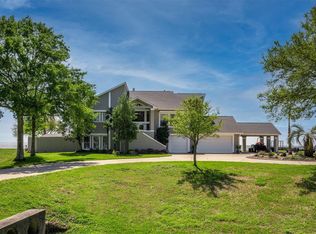 9074 N Point Dr, Beach City, TX 77523