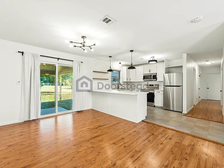 445 Granada Dr — Photo 5