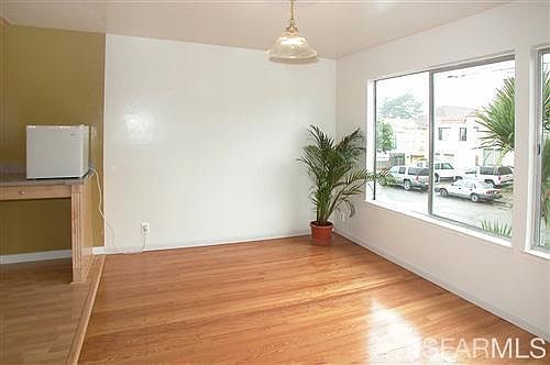 4th image of 221 Farallones St