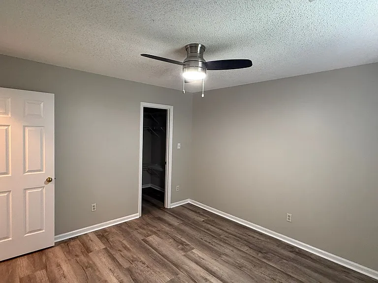 4370 Fellows Ln — Photo 7