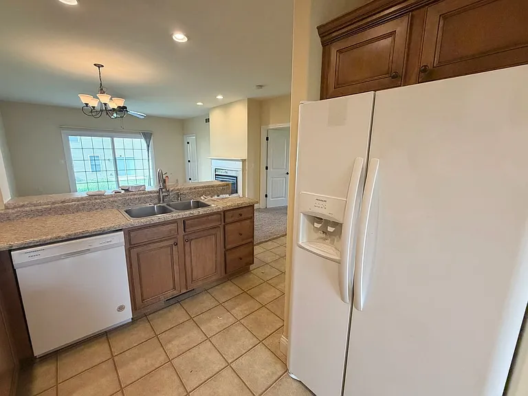 1513 Stonebluff Ct — Photo 5