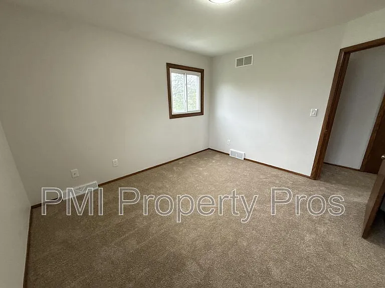 8148 S 88th St — Photo 28