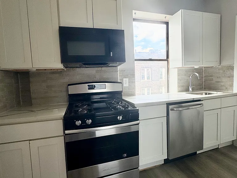 303 58th St #14D — Photo 2
