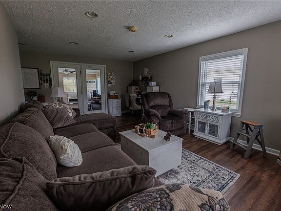 4th image of 1205 Willow Ln