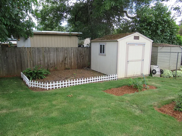 450 Lori Ave SE — Photo 28