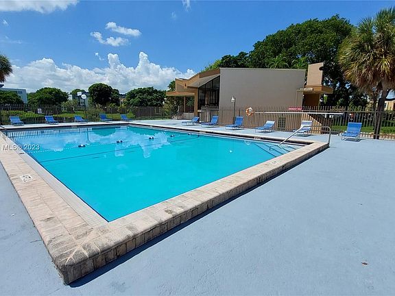 3rd image of 8895 Fontainebleau Blvd APT 211