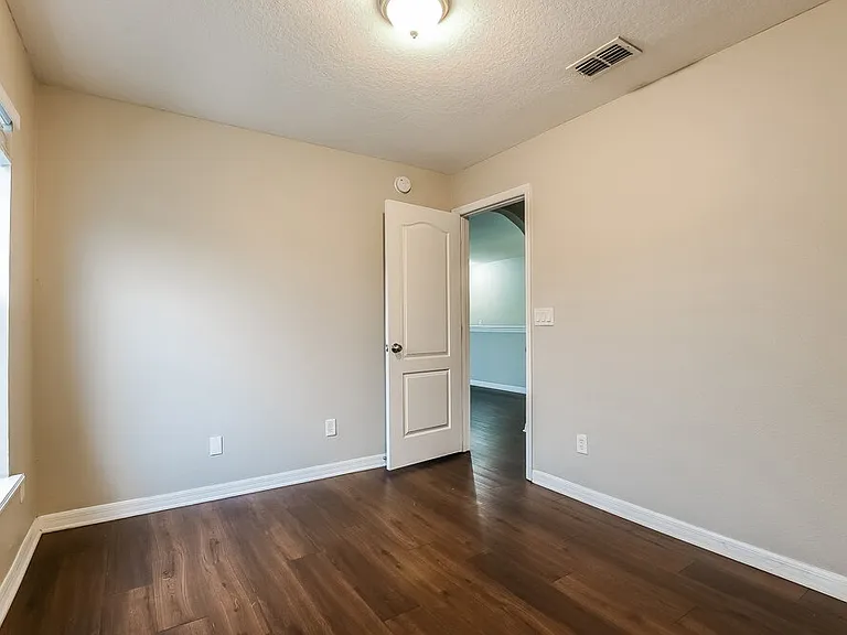 2101 Woodsedge Dr — Photo 12