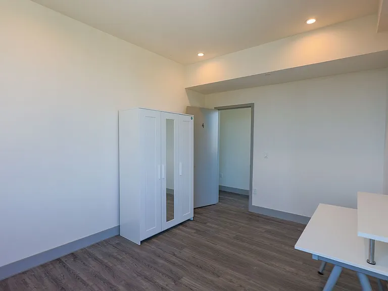 1208 W 25th St — Photo 41