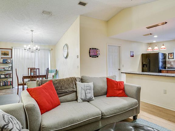3rd image of 4165 Bayberry Dr