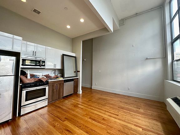 3rd image of 564 De Kalb Ave #1C