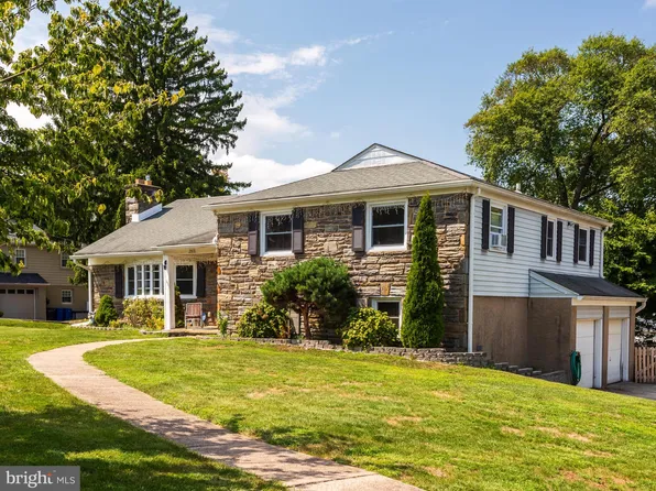 2810 N Kent Rd, Broomall, PA 19008