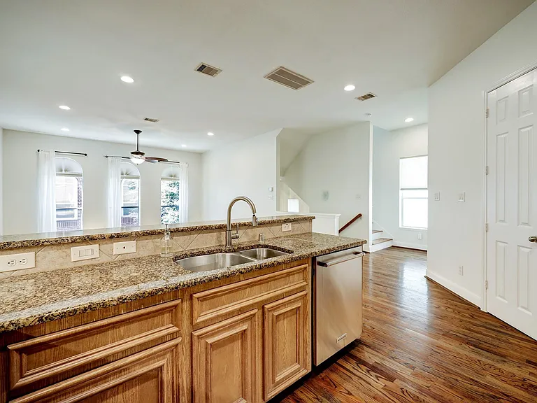 5322 Nett St #C — Photo 4