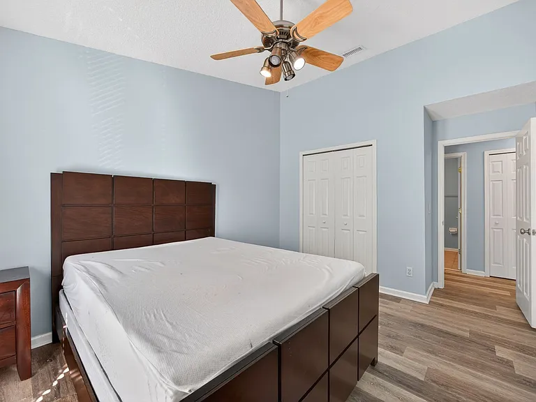 13727 Richmond Park Dr N #105 — Photo 17