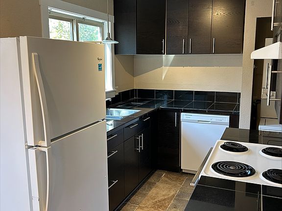 3rd image of 3437 Redwood Ave #16