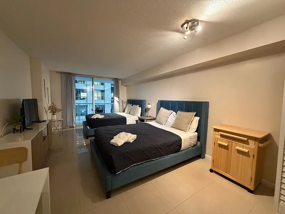 1 SE 12th St #16-ID1492754P