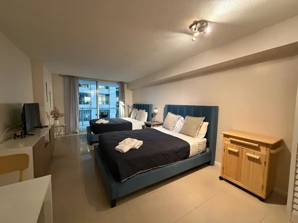 1 SE 12th St, Miami, FL