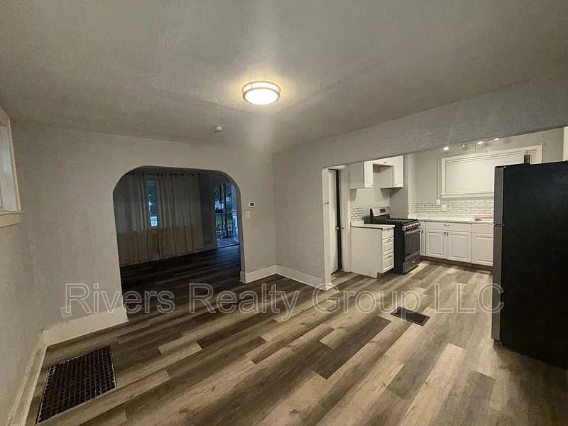 4 bed, 2.0 bath, 1012 sqft, $1,450 — Photo 3