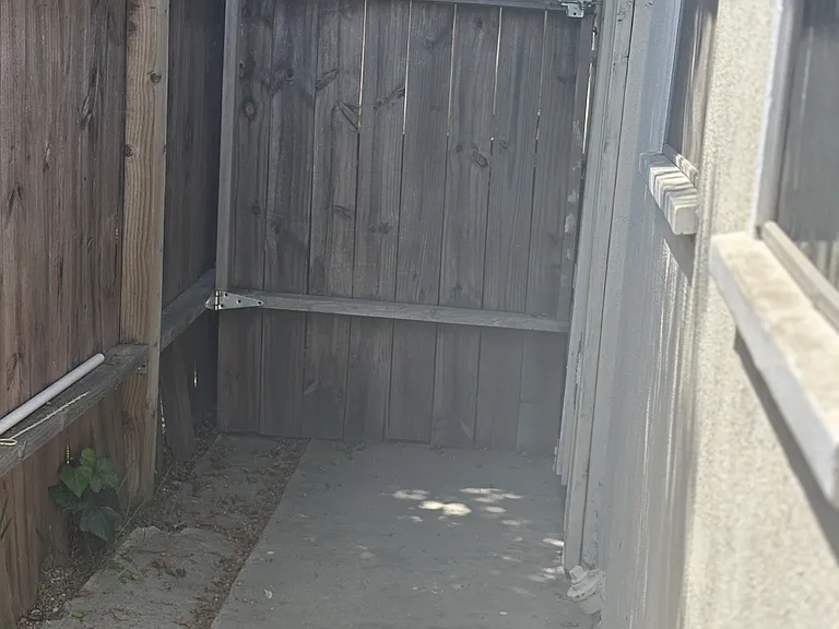 620 Temple Ave #B — Photo 16
