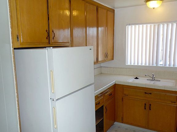 5th image of 4652 33rd St APT 08