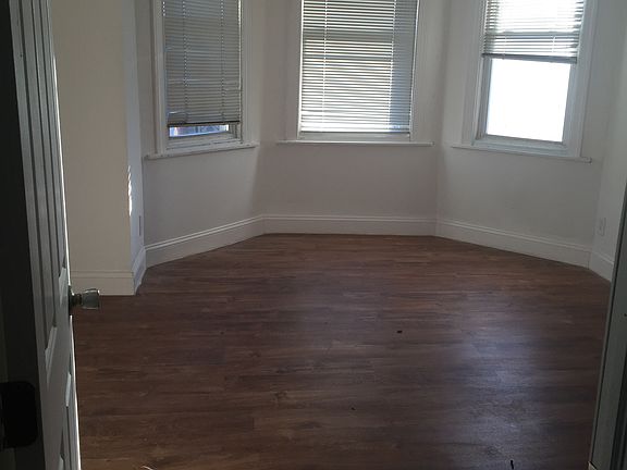 2nd image of 5832 Montrose St