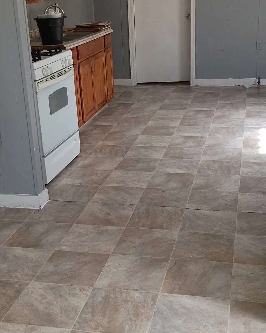 3 bed, 1000 sqft, $895 — Photo 3