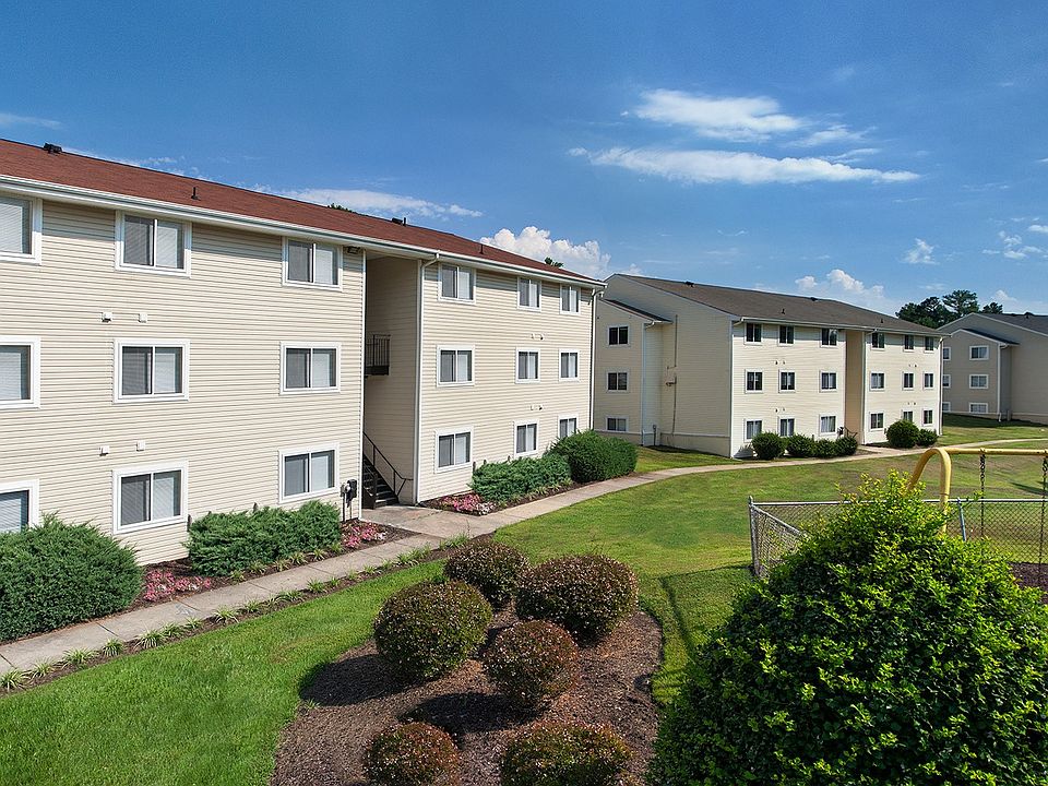 At The Glen at Colonial Heights, our meticulously landscaped