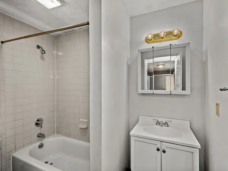 22-24 Norton St — Photo 3