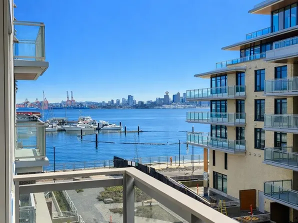 755 Harbourside Dr #425, North Vancouver, BC V7P 3R7