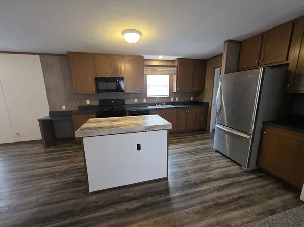 700 W Ridgeway Ave, Cedar Falls, IA