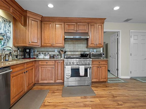 5th image of 2525 Waterford Rd