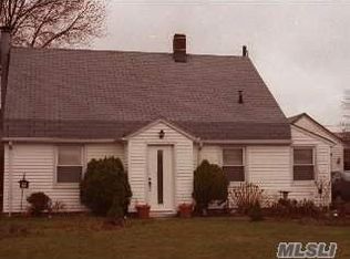282 Gardiners Ave, Levittown, NY 11756