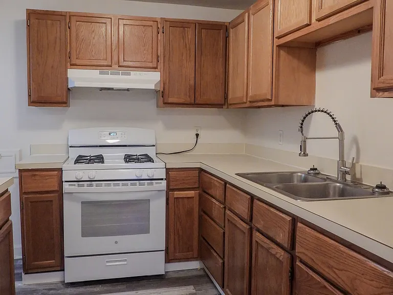 1560 E. Broad St. — Photo 49