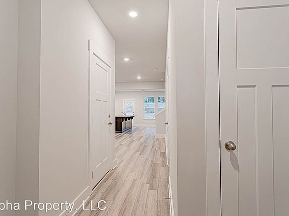 3rd image of 240 Keaton Ct