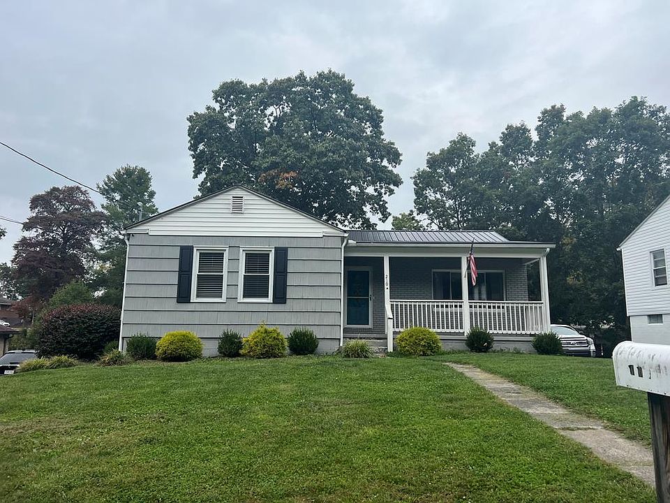 1st image of 210 Parkwood Dr