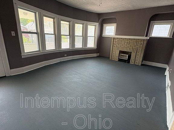3rd image of 942 Eddy Rd #2