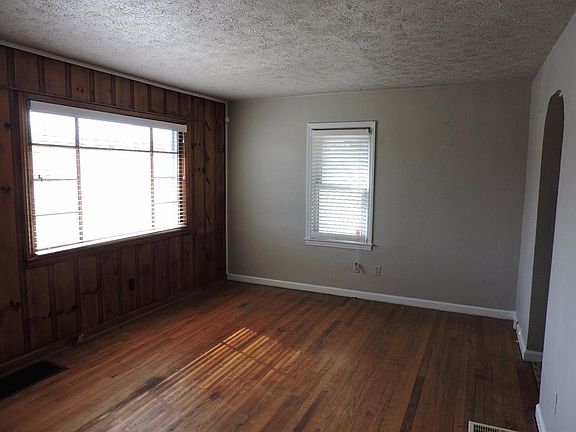 3rd image of 1102 Enoch Dr
