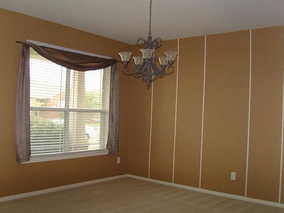 4th image of 2930 Clear Creek Dr