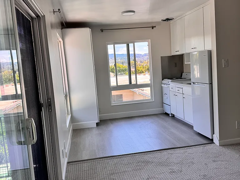 904 Peninsula Ave #403 — Photo 7