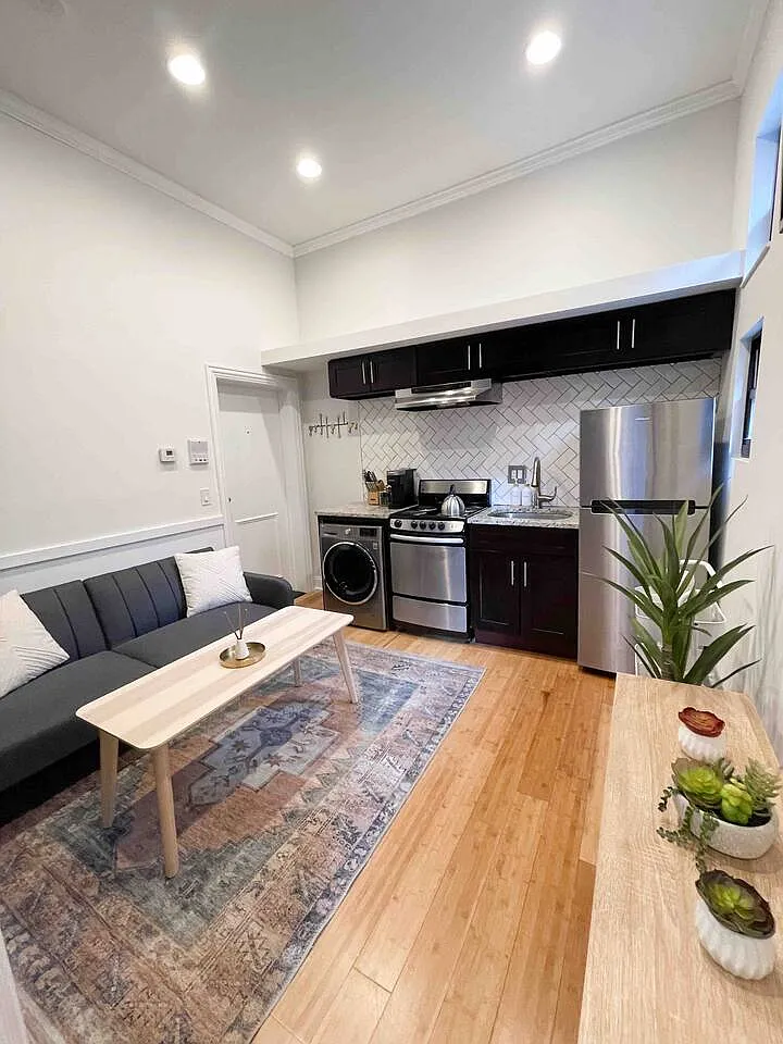 53 W. Burton Pl. — Photo 1