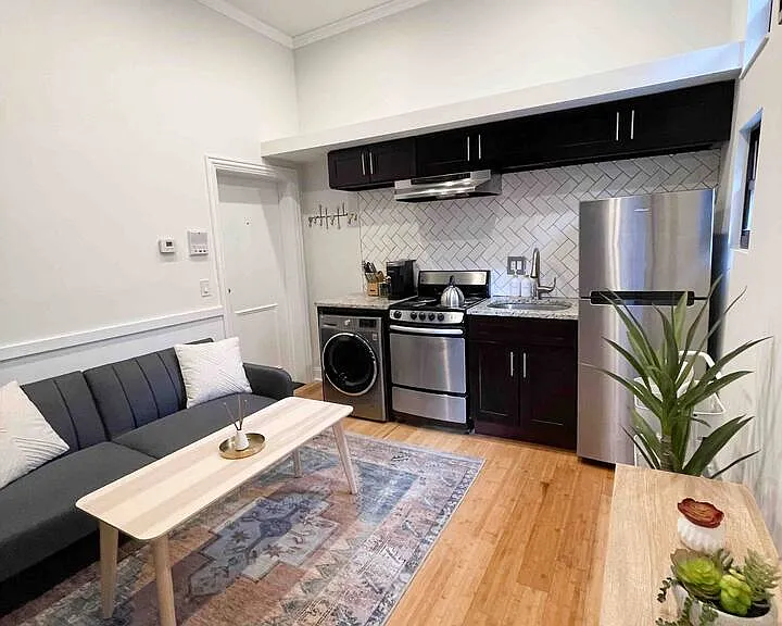 53 W. Burton Pl. — Photo 1