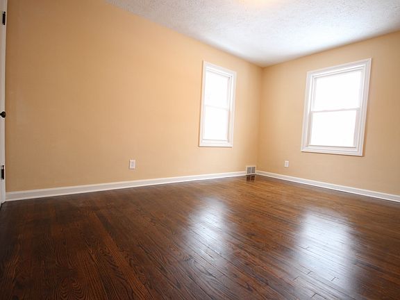 4th image of 2602 Raymond Ave SE