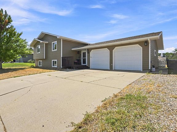 2nd image of 2911 Greenwood Trl