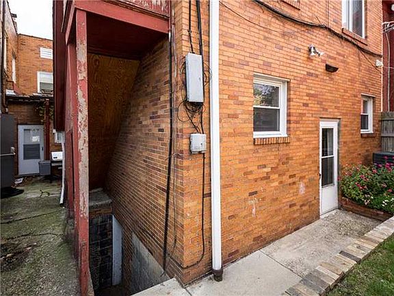 4th image of 555 Beaver St