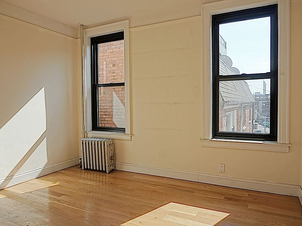 1st image of 3049 Crescent St APT H2c5